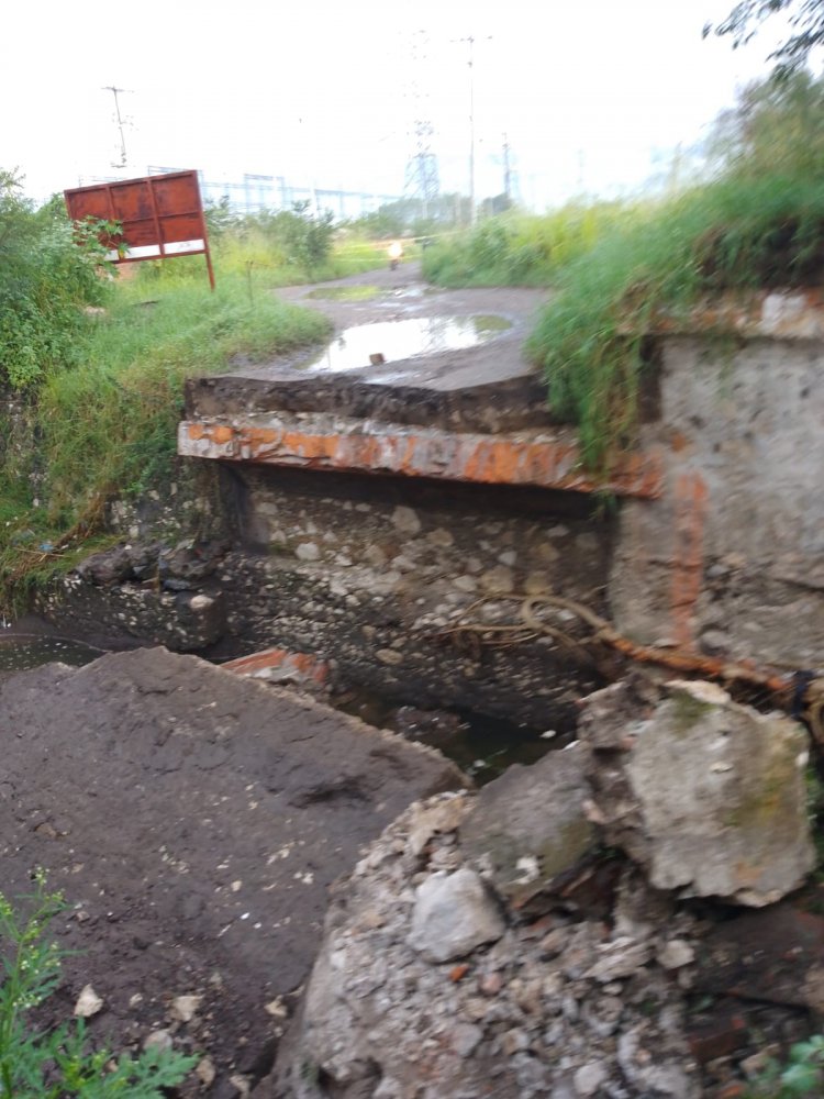 Puente entre Yautepec y Cuautla colapsó por las lluvias