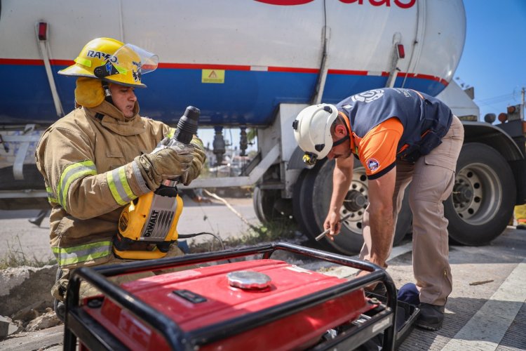 Grave volcadura de una pipa de  gas en autopista México-Acapulco