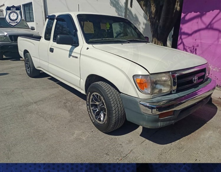 El mecánico “El Pato” y su chalán  “El Güero” cayeron con auto robado