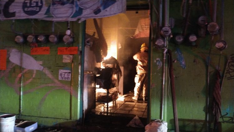 Incendio arrasa con el mercado Hermenegildo Galeana en Cuautla