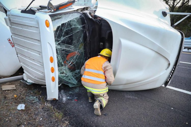Grave afectación al tráfico en La Pera-Cuautla por volcadura