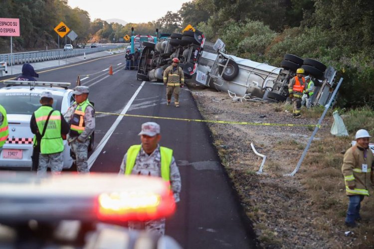 Grave afectación al tráfico en La Pera-Cuautla por volcadura