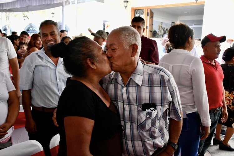Centenas aprovecharon San Valentín para casarse