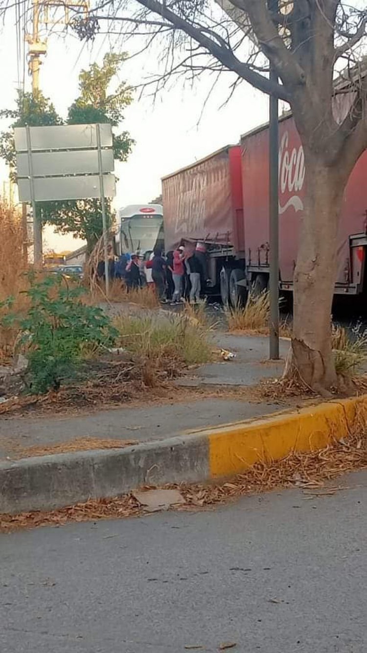 Graban a presuntas estudiantes de Amilcingo, en actos de rapiña