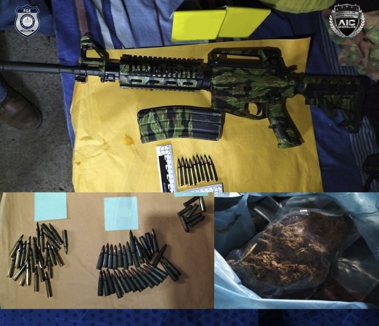 Caen 2 mujeres y 7 hombres con armas de fuego y droga