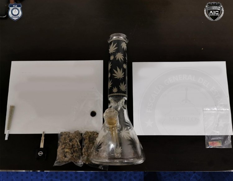 Cayó este par de jóvenes de Jojutla en posesión de droga