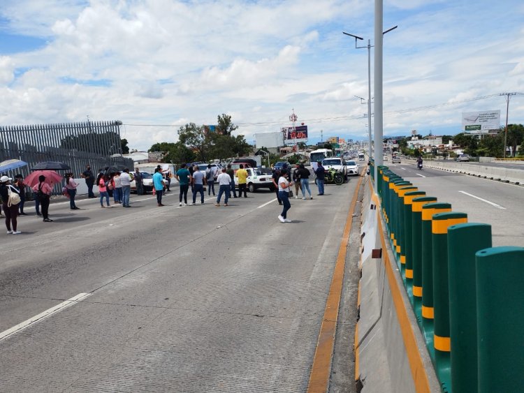 Protestan contra Lucía Meza supuestos acarreados sin pago