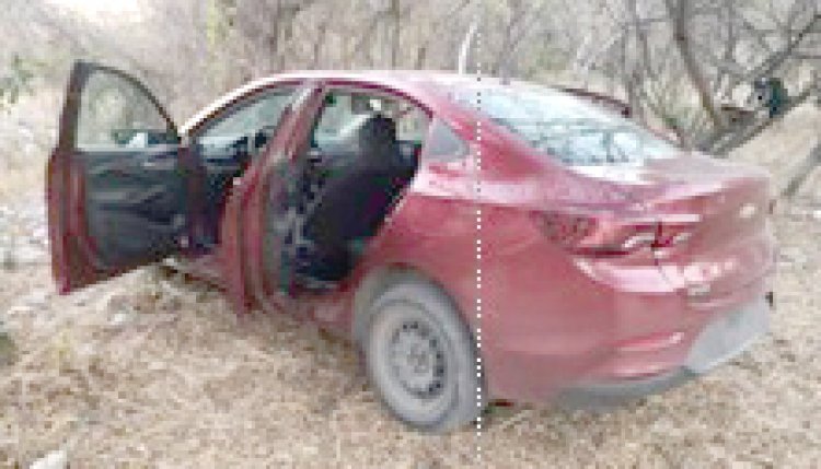 En dos sitios, recuperan camioneta y un automóvil con reporte de robo