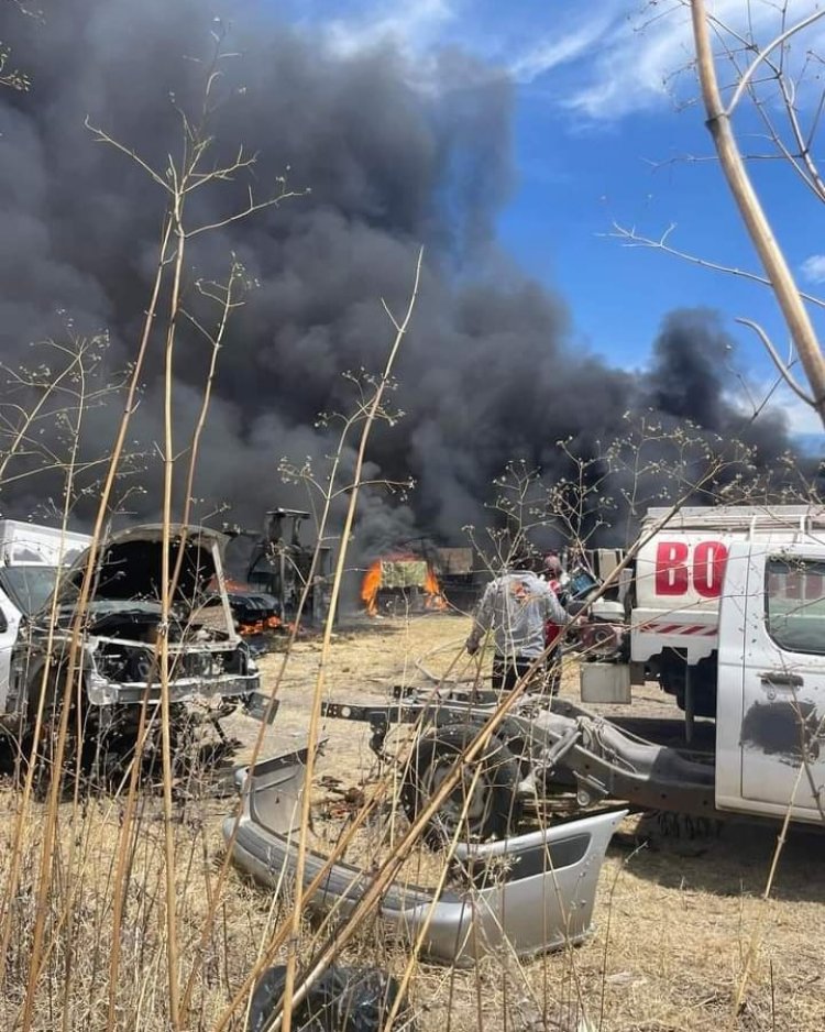 Mala quema de pastizales causó un incendio en un deshuesadero