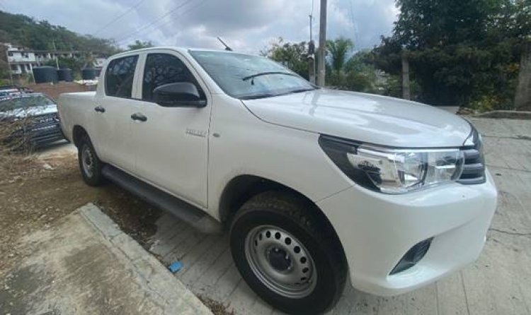 Mini Cooper y camioneta Toyota fueron recuperados por la Policía