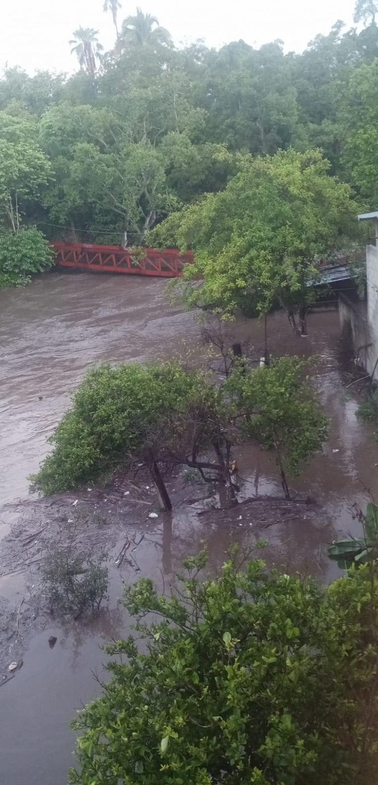 Golpearon las lluvias a Puente de Ixtla