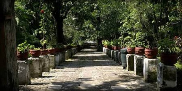 Se estampó una Ruta Ocho en la barda del Jardín Borda