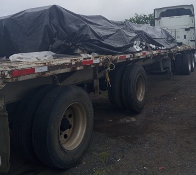 Tractocamión, plataforma y moto,recuperados en dos municipios