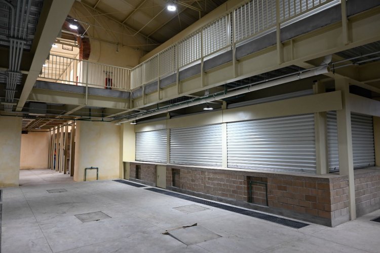 Cumple Cuauhtémoc Blanco con rehabilitación del mercado "Lázaro Cárdenas" de Zacatepec