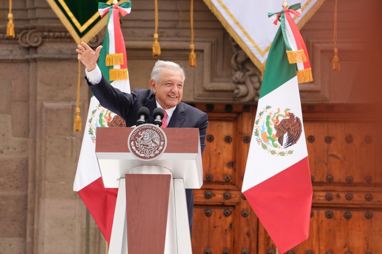 Asiste González Saravia al último informe de López Obrador
