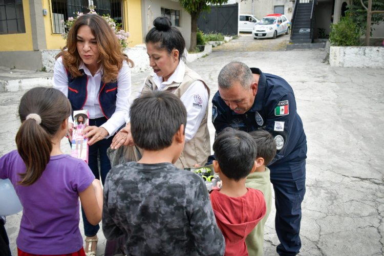 A menores de casas hogar y CAS  igualmente les llevaron presentes
