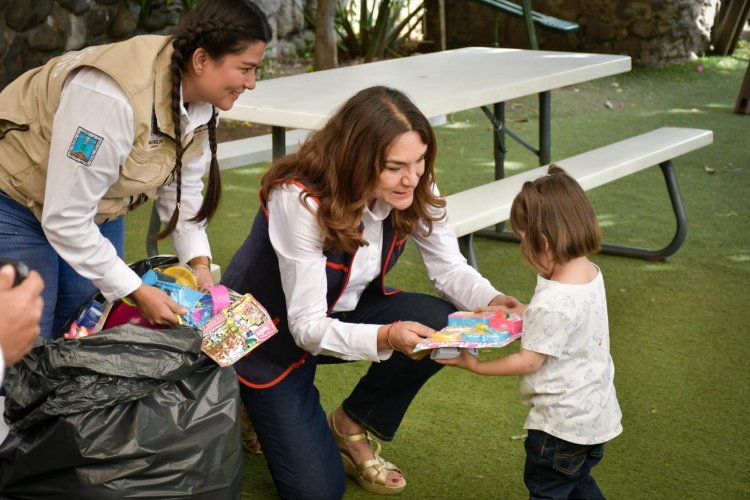 A menores de casas hogar y CAS  igualmente les llevaron presentes
