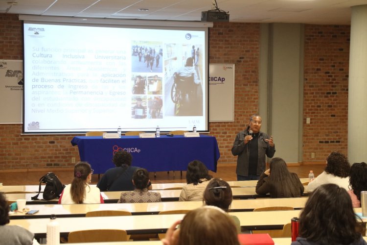 Capacitan a docentes  en inclusión educativa