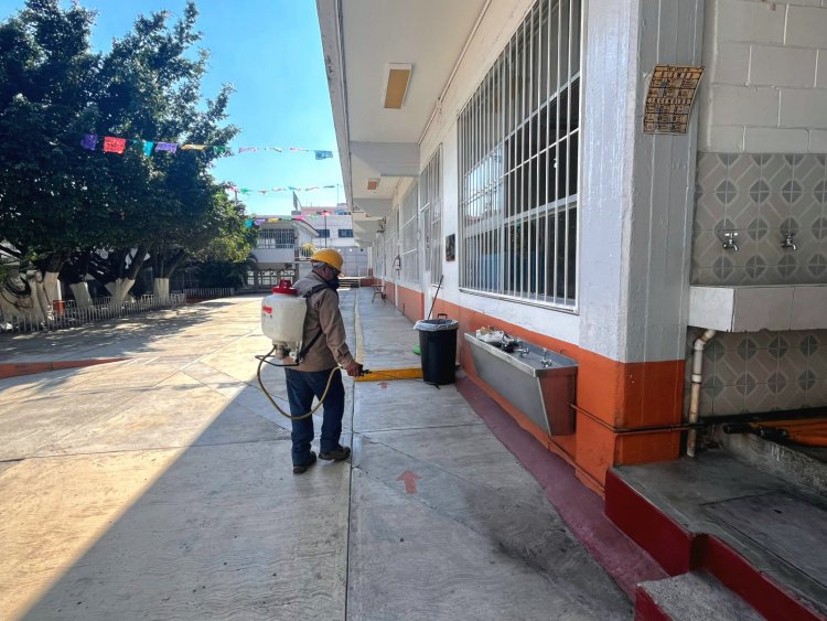Fumigación en escuelas para evitar varios males