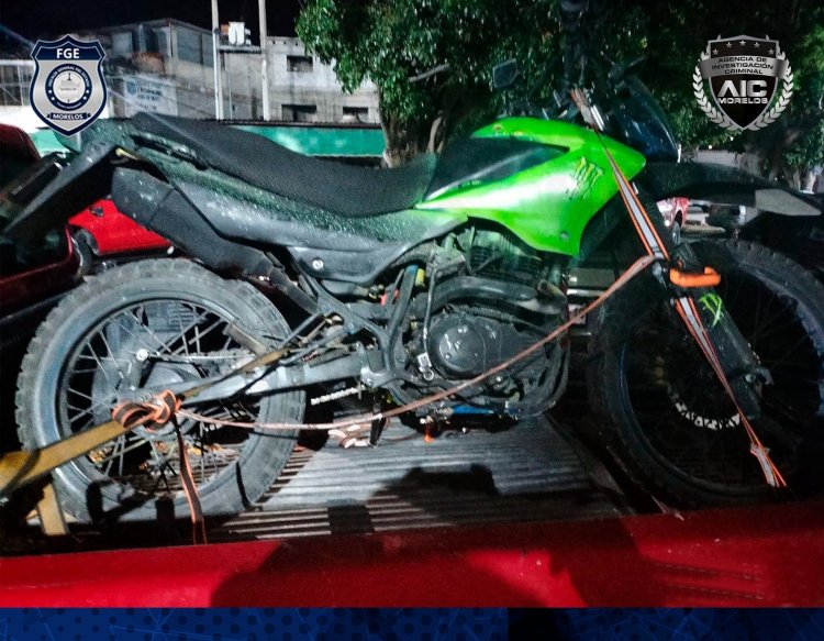 En cateo, atrapan a 2  con drogas y un arma