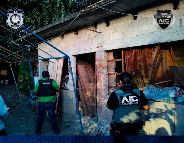 En cateo, atrapan a 2  con drogas y un arma