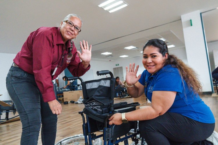 Sedif entregó sillas de ruedas  y dio capacitación en armado