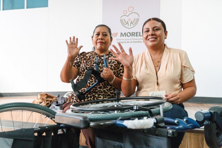 Sedif entregó sillas de ruedas  y dio capacitación en armado