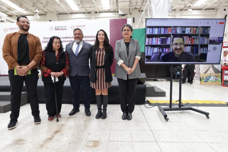 Extrabajadores de ISSSTE, ya con credencial de vigencia permanente