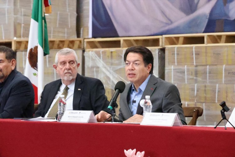 Morelos, presente en entrega  de libros con Mario Delgado