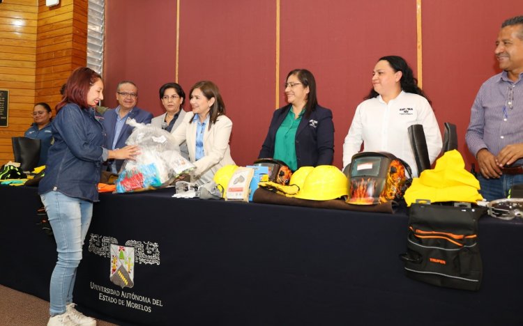La UAEM entregó uniformes  a trabajadores administrativos
