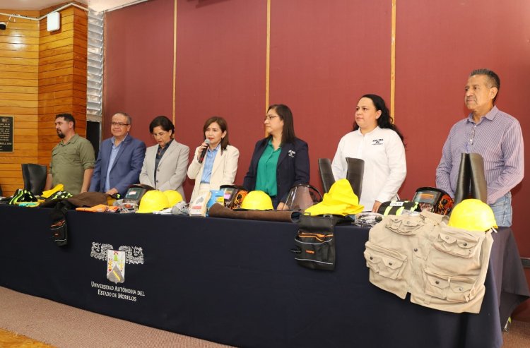 La UAEM entregó uniformes  a trabajadores administrativos