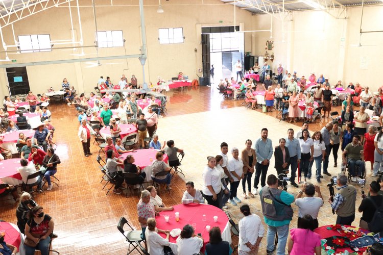 Brinda Eder Rodríguez Casillas atención a adultos mayores de Jiutepec