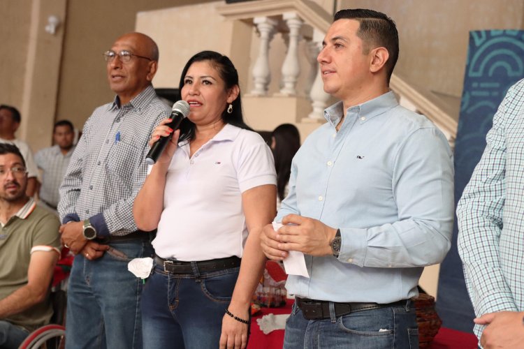 Brinda Eder Rodríguez Casillas atención a adultos mayores de Jiutepec