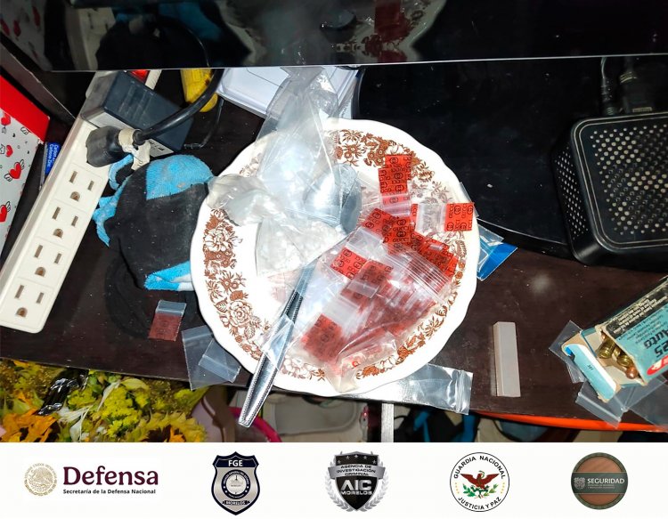 Gran golpe al crimen en cateo; aseguran  armas cartuchos droga y a un individuo