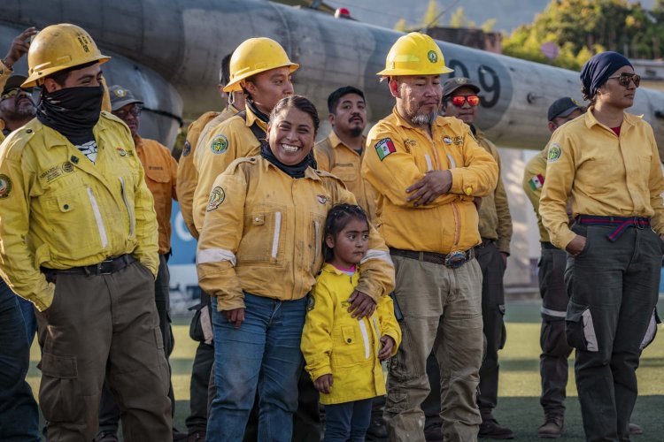 Dan merecido reconocimiento a los combatientes de incendio en Tepoz
