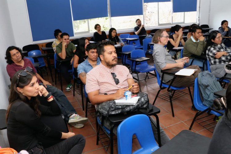 Mostró investigadora trabajo sobre  apicultores morelenses en Canadá