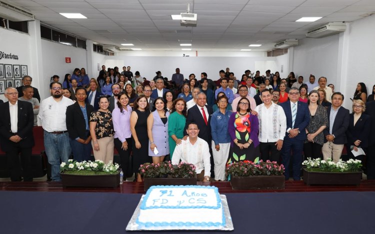 Suman más de 70 años ya  de la Facultad de Derecho