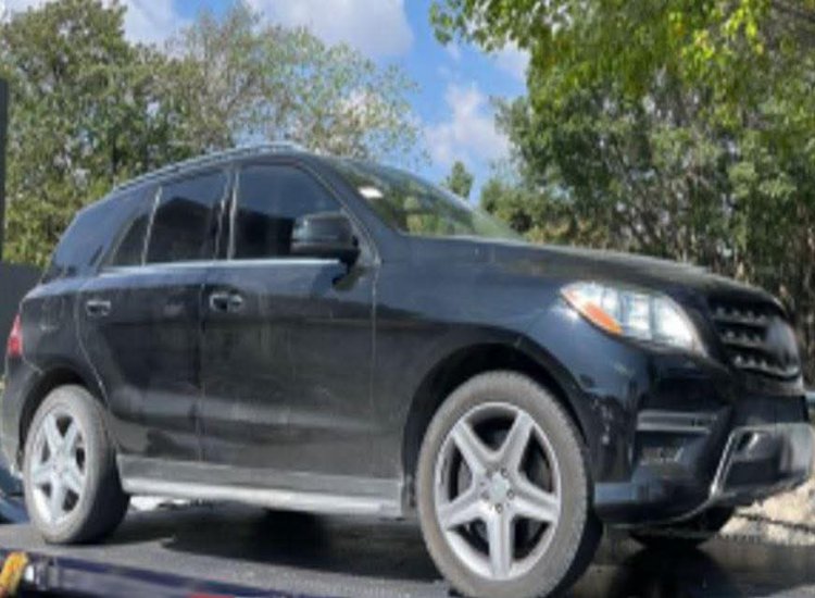 Caen presuntos miembros del crimen organizado con armas, droga y autos