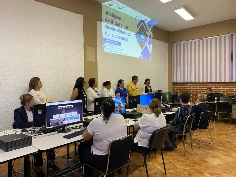Se impulsa la innovación educativa en taller de IA