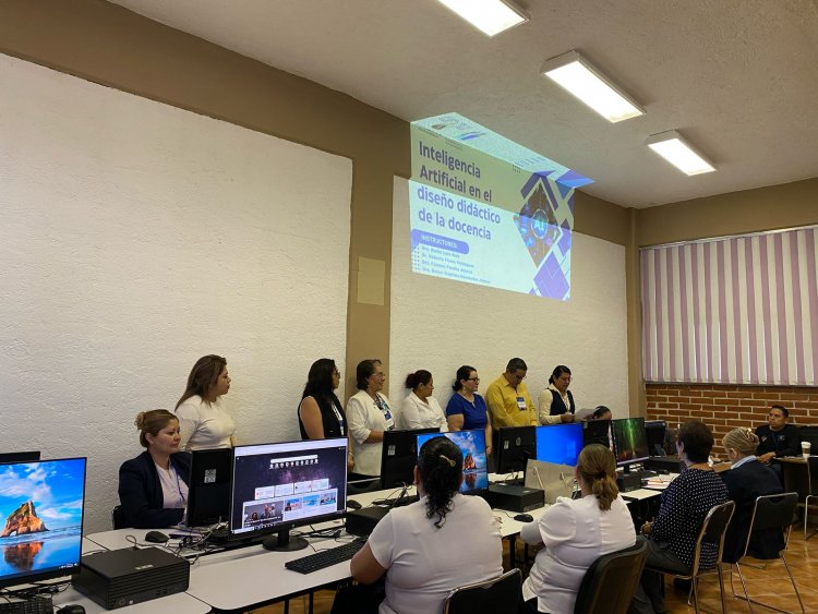 Se impulsa la innovación educativa en taller de IA