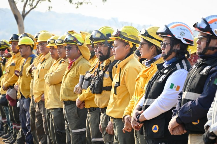 Gobernadora y coordinadora de PC supervisaron labor contra incendio
