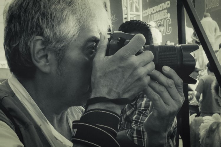 Se hace reconocimiento a Fernando  Soto, cronista visual de carnavales