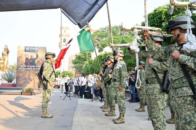 La venera “José María Morelos y Pavón, Morelenses de Excelencia”, entregada