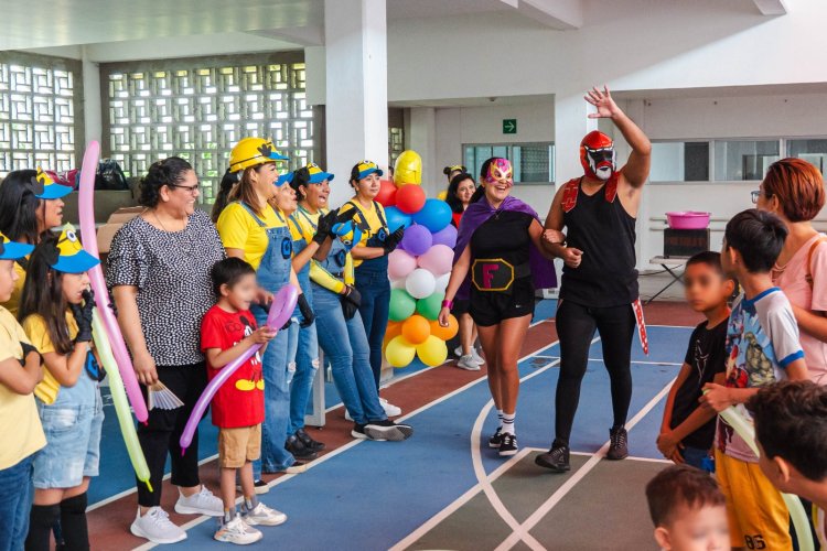 Niños de centro de rehabilitación  y educación especial, festejados