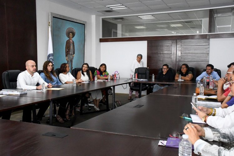Fiscal Edgar Maldonado sostiene reunión de trabajo con integrantes de colectivos feministas