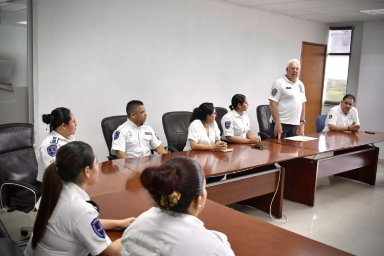 Se reconoció a enfermeras y  enfermeros por su trayectoria