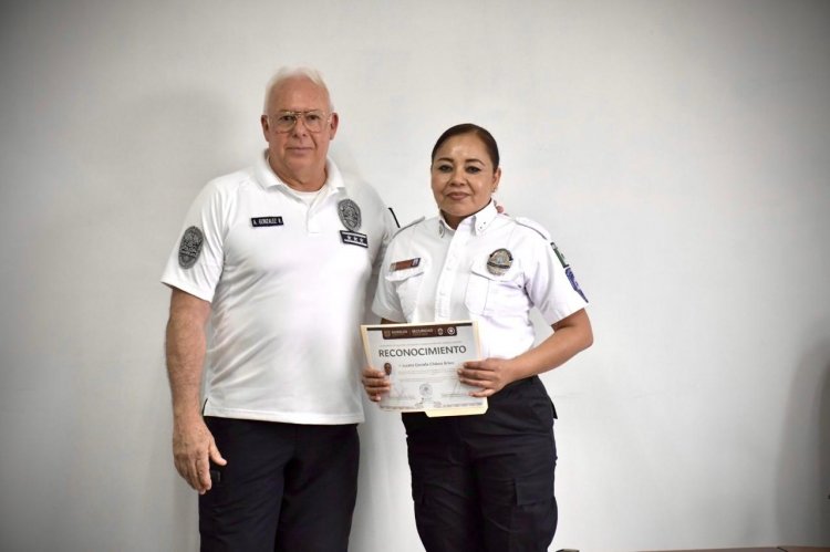 Se reconoció a enfermeras y  enfermeros por su trayectoria