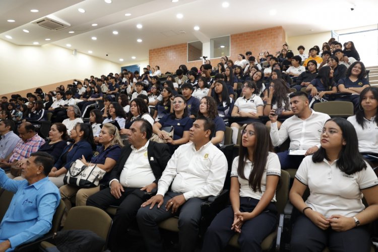 Presentan y reconocen podcast de alumnos del Colegio de Bachilleres