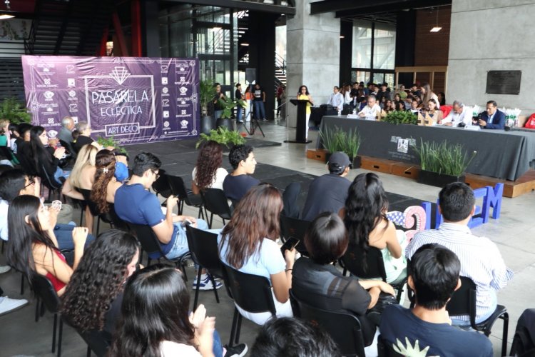 Combinan moda y arquitectura  en pasarela Ecléctica Art Déco