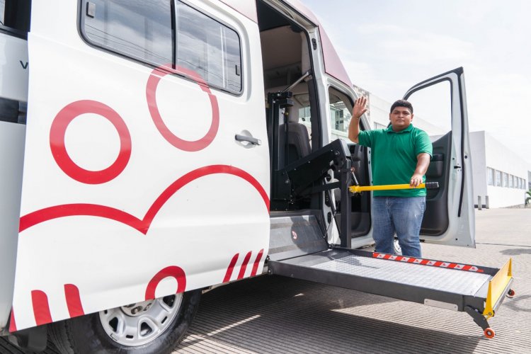 Entregó el SEDIF unidades a personas con discapacidad